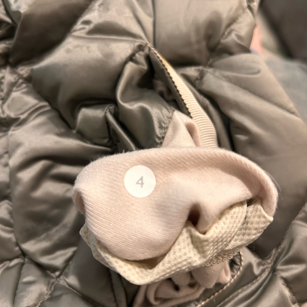 lululemon Reversible Camouflage hooded Puffer Vest - Picture 6 of 13